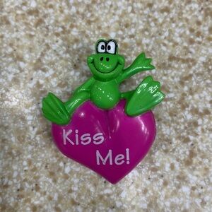 Valentine kiss me frog retro heart pin